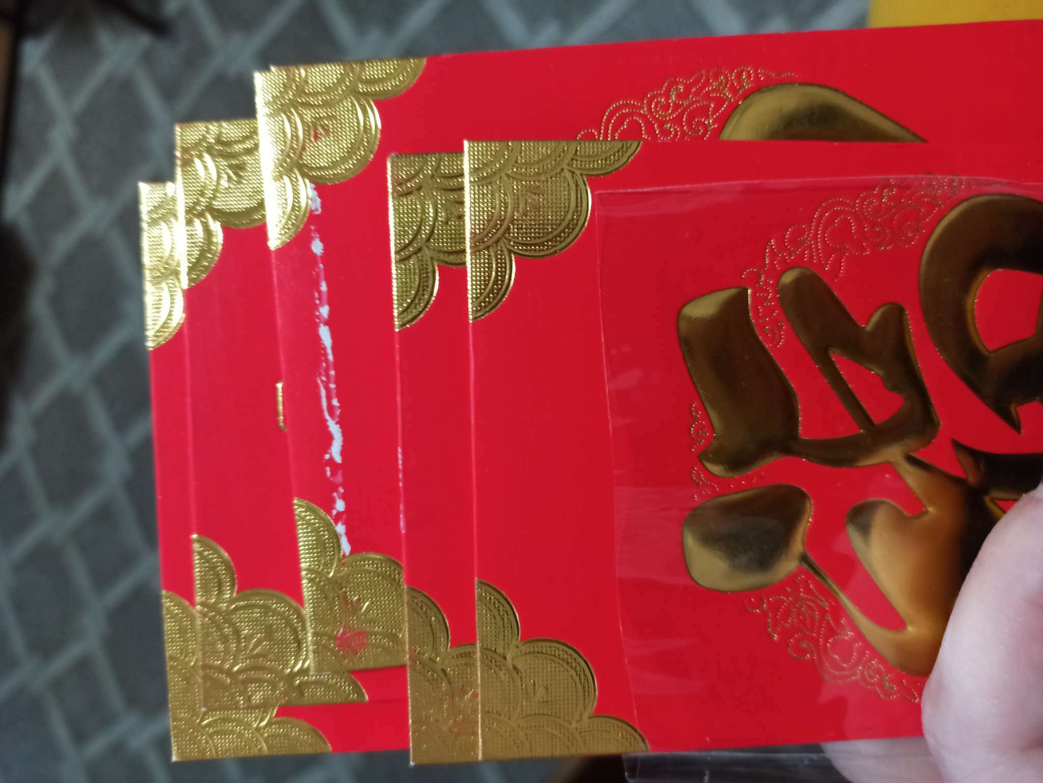 Фотография покупателя товара Конверт для денег подарочный Хунбао «Иероглифы: Счастье», набор 6 шт., бумага, красный с золотом, 9×17 см - Фото 1