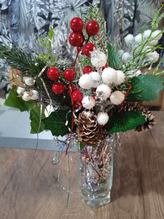 Фотография покупателя товара Декор "Зимнее очарование" шишка ягоды красные белые хвоя, 25 см - Фото 1