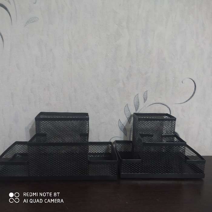 Фотография покупателя товара Подставка для канцелярских мелочей 4 отделения, чёрная, сетка - Фото 1