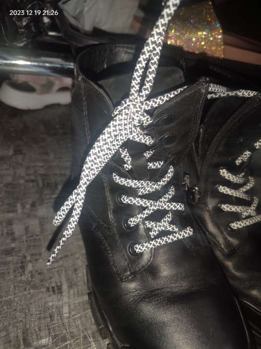 Фотография покупателя товара Шнурки для обуви, пара, круглые, со светоотражающим узором, d = 6 мм, 110 см, цвет серый/чёрный - Фото 4