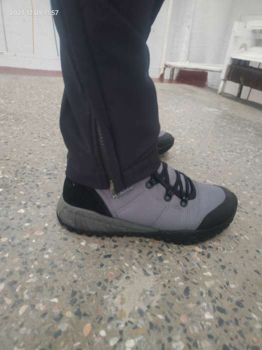 Фотография покупателя товара Шнурки для обуви, пара, плоские, с фиксатором, эластичные, 6 мм, 100 см, цвет чёрный - Фото 7