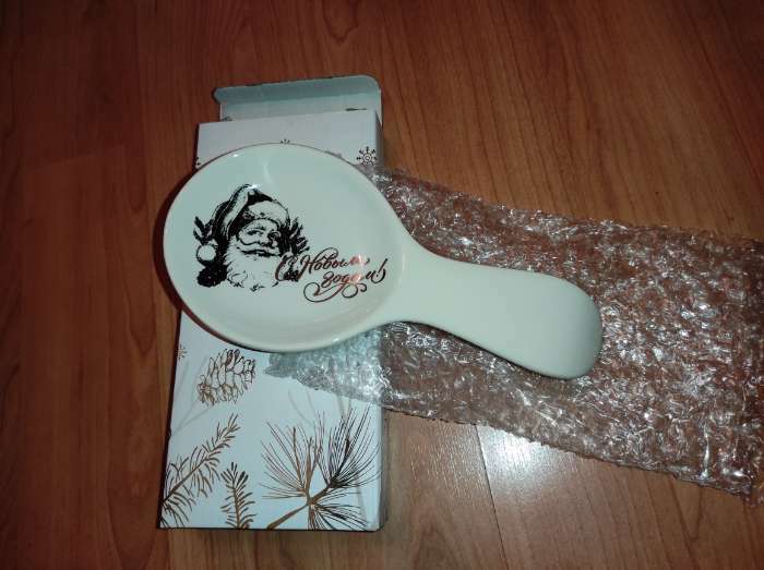 Фотография покупателя товара Подставка под ложку Доляна «Дед Мороз и олени», 24,5×11,3×2,5 см, цвет белый - Фото 2