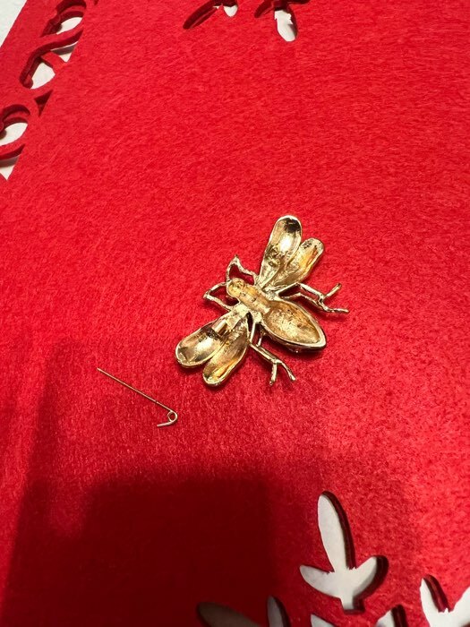 Фотография покупателя товара Брошь "Пчела" медуница, цветная в золоте - Фото 4