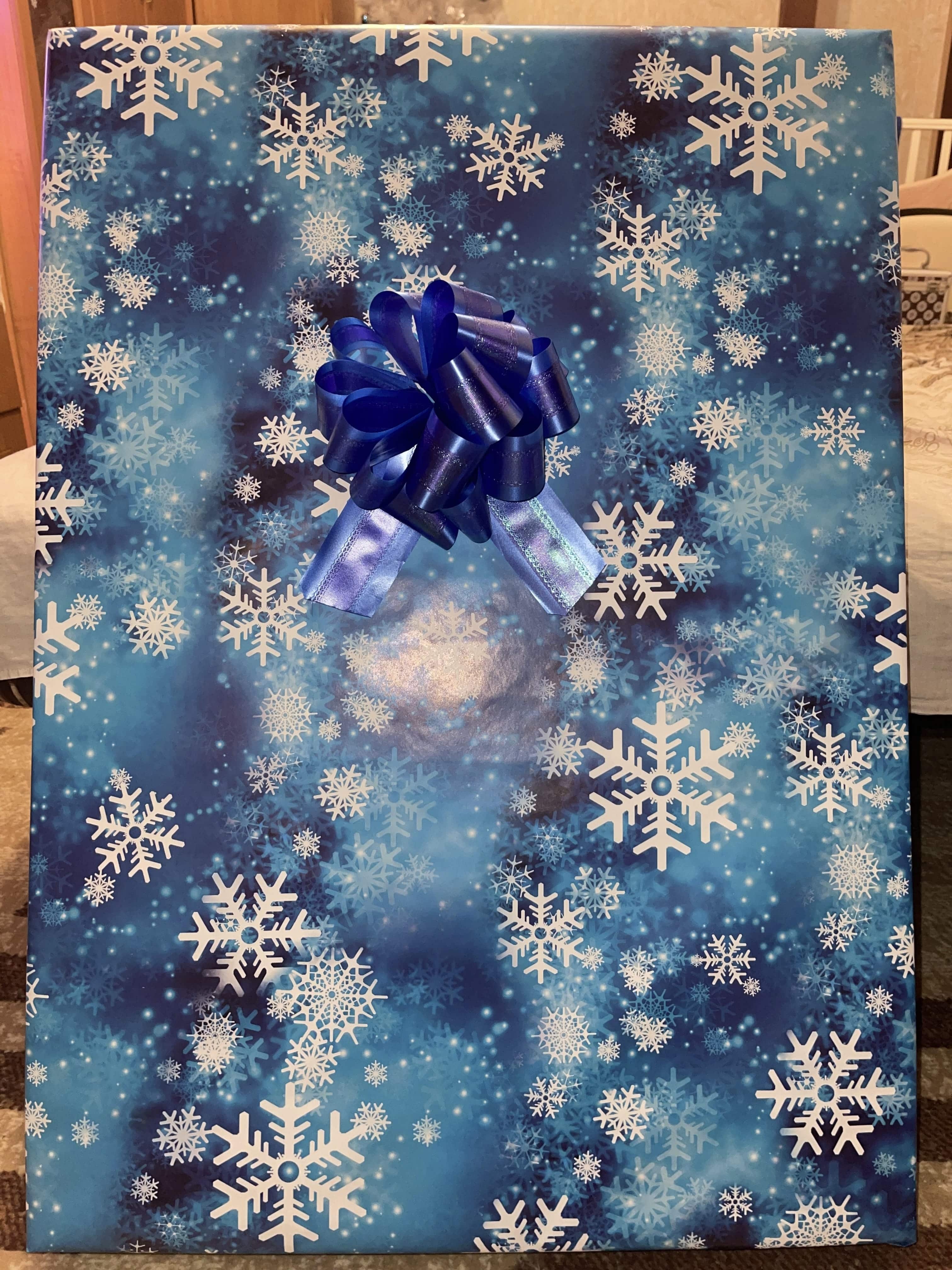 Фотография покупателя товара Бумага упаковочная глянцевая "Снежинки", 70 х 100 см, 1 лист - Фото 2