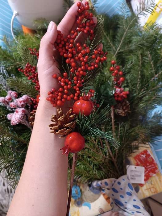 Фотография покупателя товара Декор "Зимние мечты" ягоды, шишка, 30 см - Фото 3