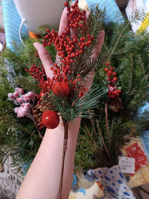 Фотография покупателя товара Декор "Зимние мечты" ягоды, шишка, 30 см