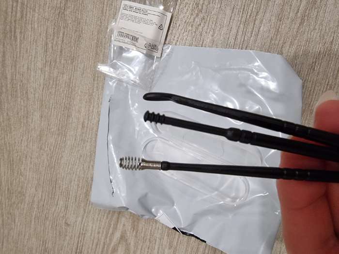 Фотография покупателя товара Набор для чистки ушей, 3 предмета, в пластиковом футляре, 10,5 × 3 × 1 см, цвет чёрный - Фото 4