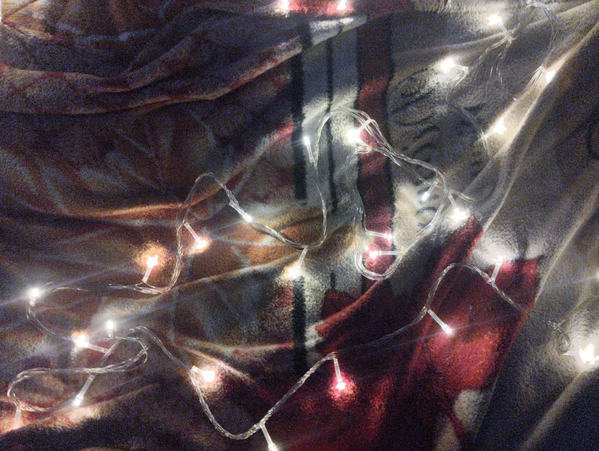 Фотография покупателя товара Гирлянда «Нить» 5 м, IP20, тёмная нить, 50 LED, 8 режимов, 220 В, свечение красное - Фото 49