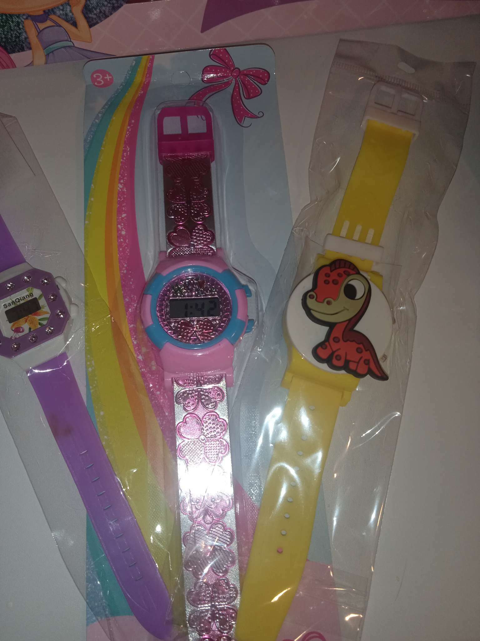 Фотография покупателя товара Часы наручные электронные детские "Цветочки и сердечки", d-4 см, длина 19.5 см - Фото 1