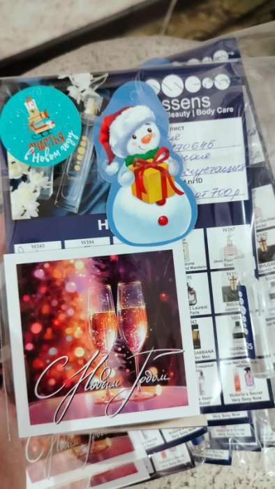 Фотография покупателя товара Шильдик декоративный на подарок «Снеговик», 4.2 х 7 см, Новый год