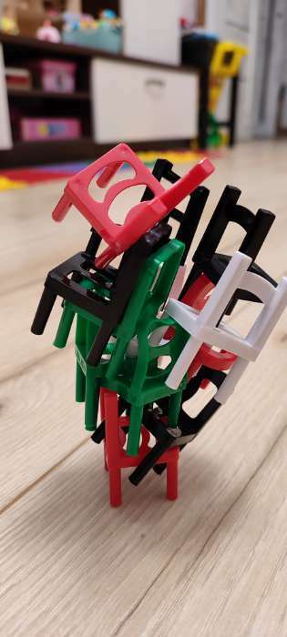 Фотография покупателя товара Настольная игра «На 4 ногах», 18 стульев, 8 цветов - Фото 6