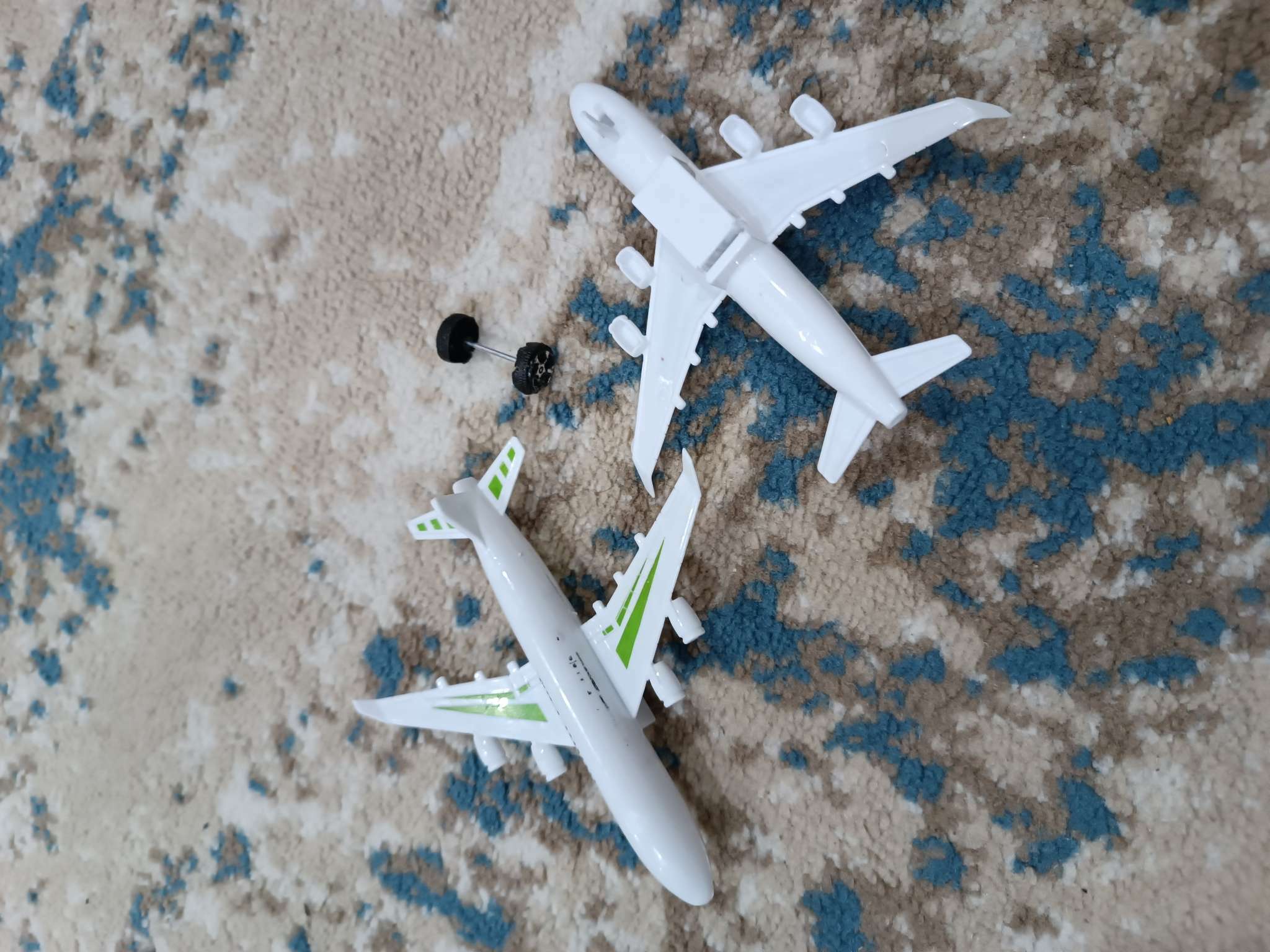 Фотография покупателя товара Игровой набор «Аэропорт», 2 самолёта, дорожные знаки - Фото 3