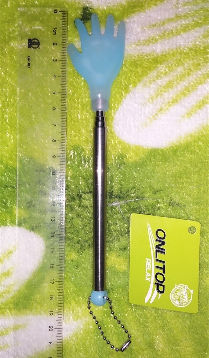 Фотография покупателя товара Массажёр - чесалка, универсальный, с раздвижной ручкой, с подвесом, 18,5/44,5 см, цвет МИКС - Фото 3