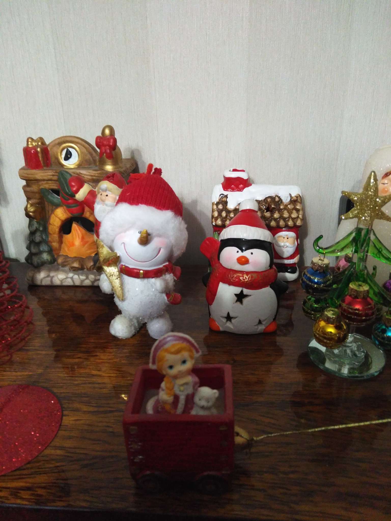 Фотография покупателя товара Сувенир полистоун "Снеговичок в красной шапке и шарфе, со звёздочкой" 5х6,5х11 см - Фото 1