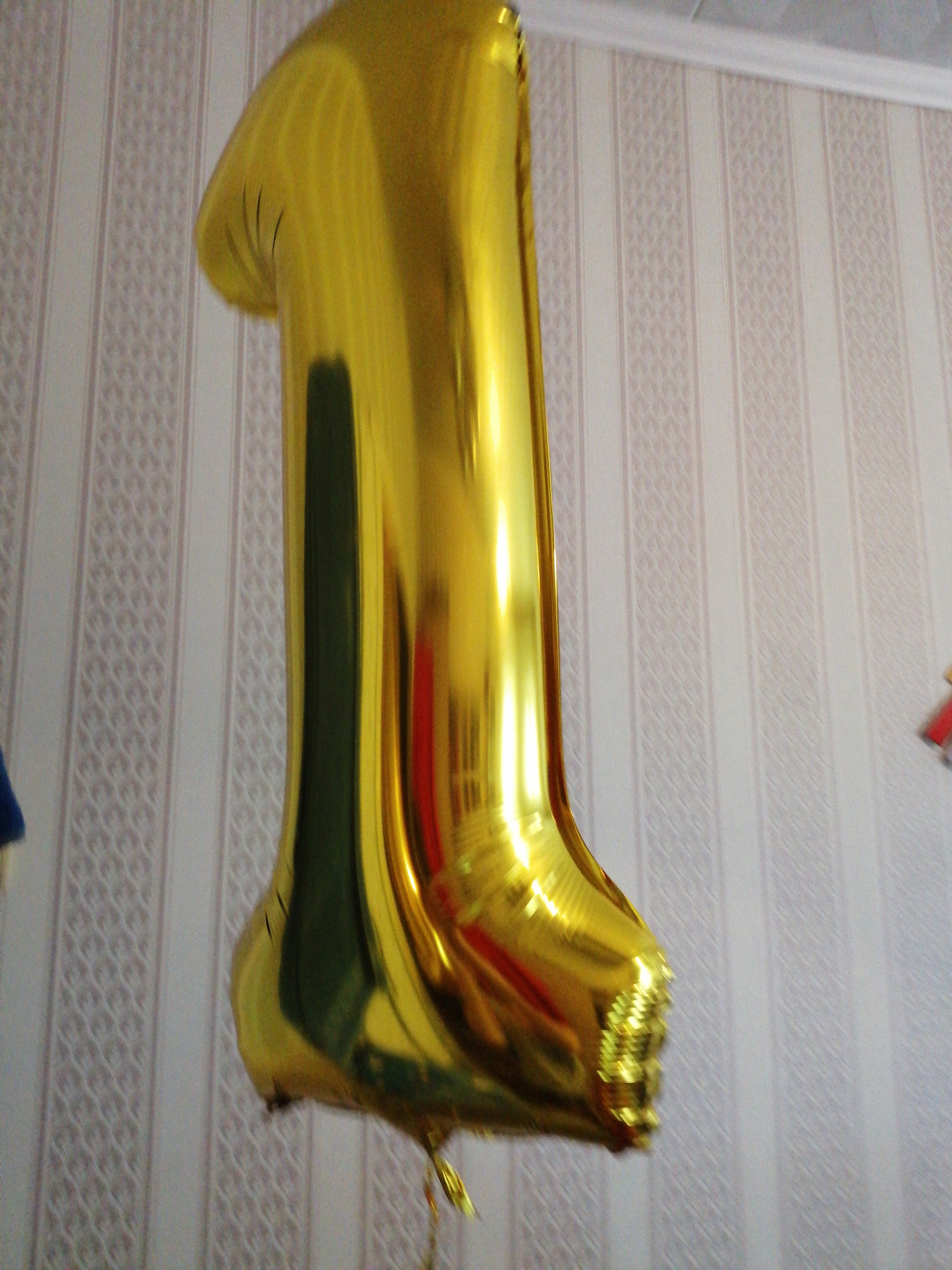 Фотография покупателя товара Шар фольгированный 40" «Цифра 1», цвет золотой