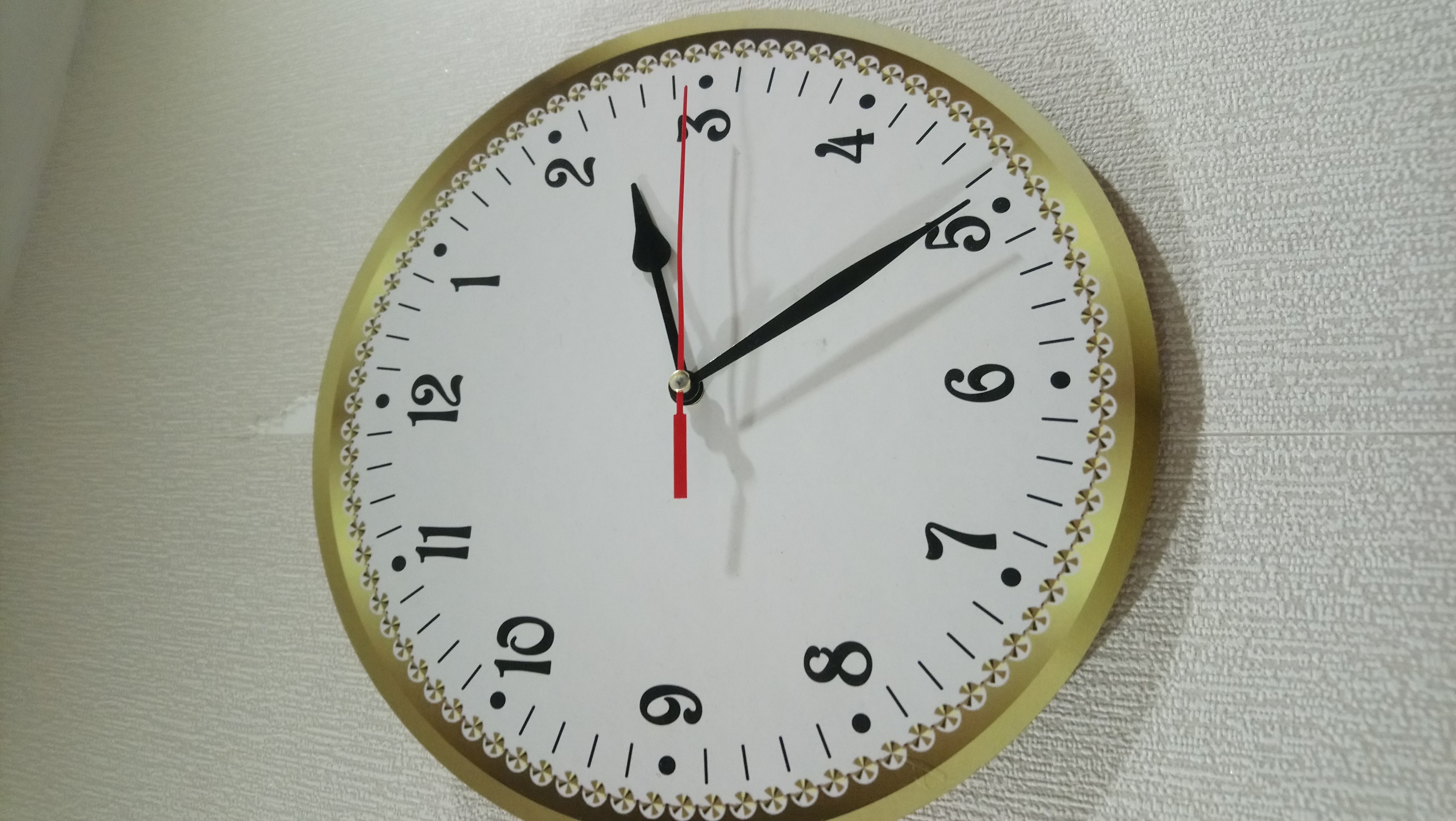 Фотография покупателя товара Часы настенные "Классика", плавный ход, d=24 см - Фото 2