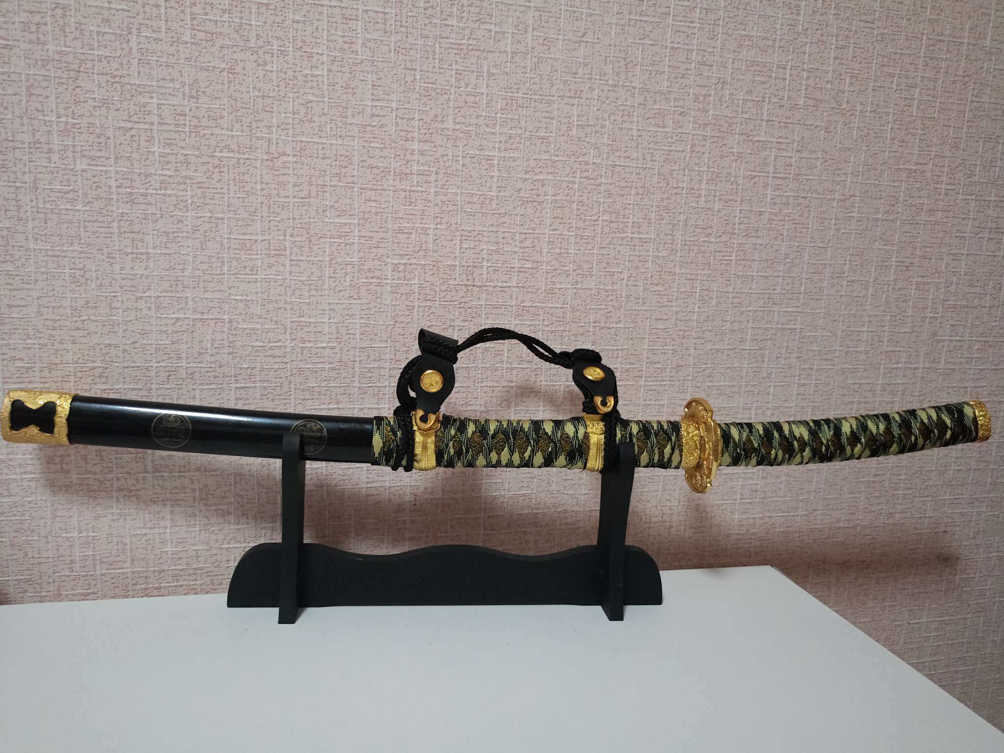 Фотография покупателя товара Сувенирное оружие "Катана Хикэру" 78 см, чёрная с золотом, на подставке - Фото 1