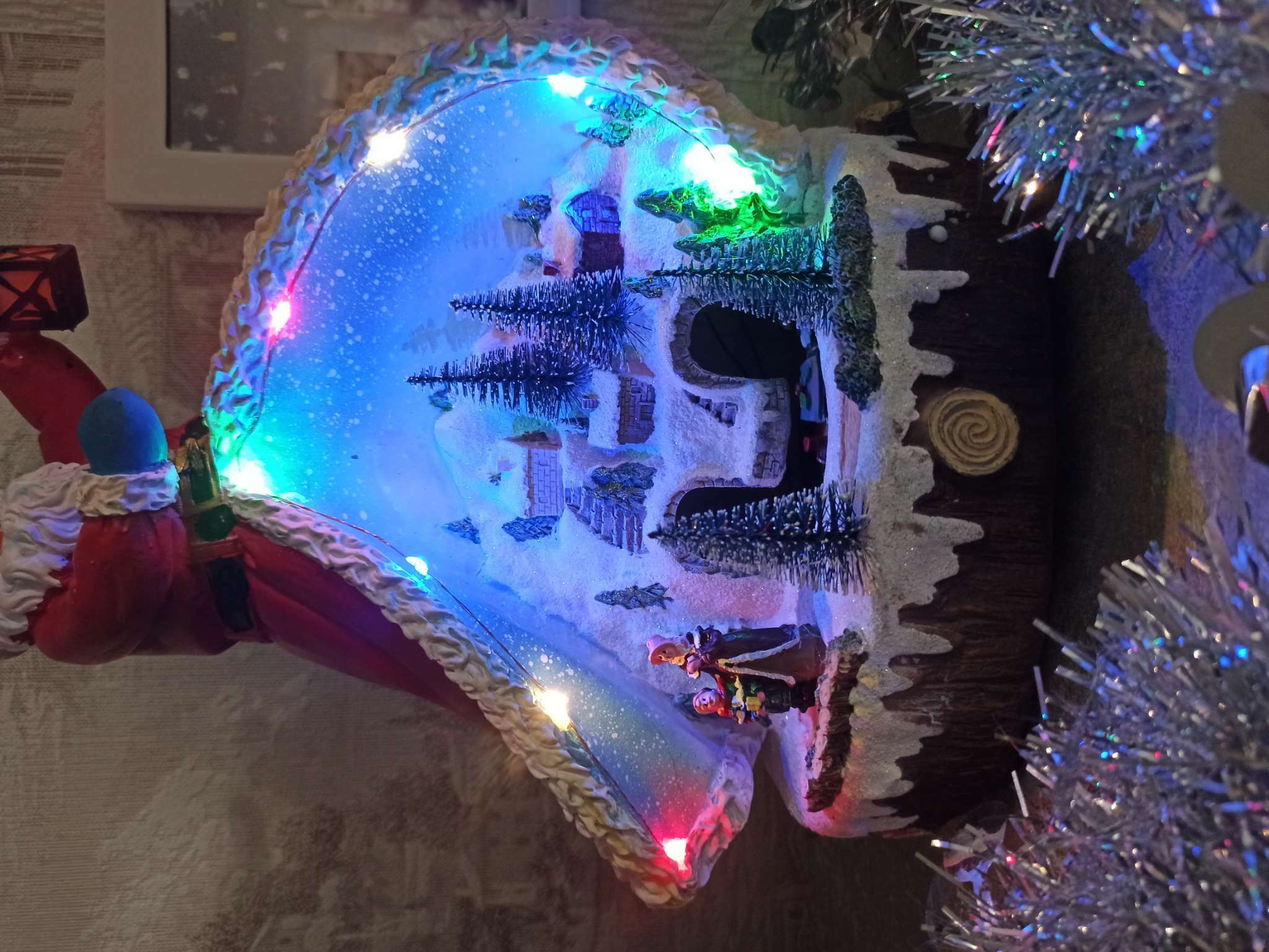 Фотография покупателя товара Светодиодная фигура «Дед Мороз и паровоз» 23 × 32 × 16 см, полистоун, батарейки ААх3 (не в комплекте), USB, свечение мульти (RGB)