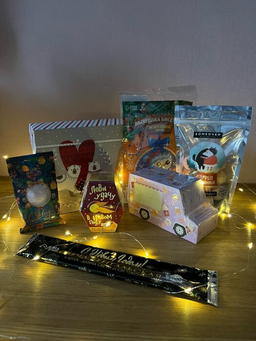 Фотография покупателя товара Коробка складная «Волшебного Нового года», 16 х 23 х 7.5 см, Новый год - Фото 2