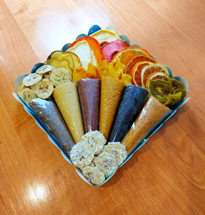 Фотография покупателя товара Коробка для печенья кондитерская, новогодняя упаковка, «Пусть сбудутся мечты», 18×18×3 см - Фото 6