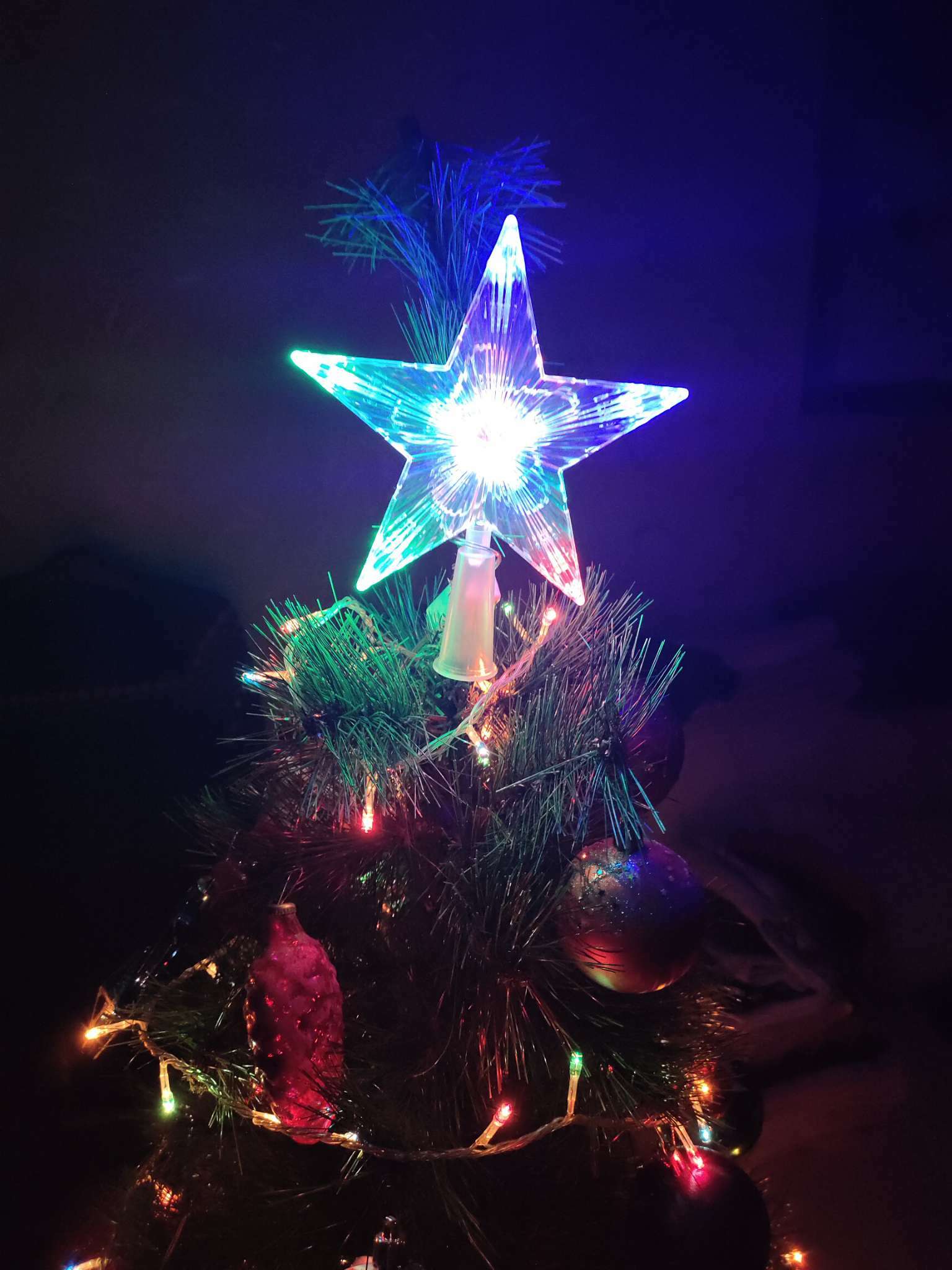 Фотография покупателя товара Светодиодная верхушка на ёлку «Звезда прозрачная» 15 см, 10 LED, провод 2 метра, 220 В, свечение RG/RB - Фото 2