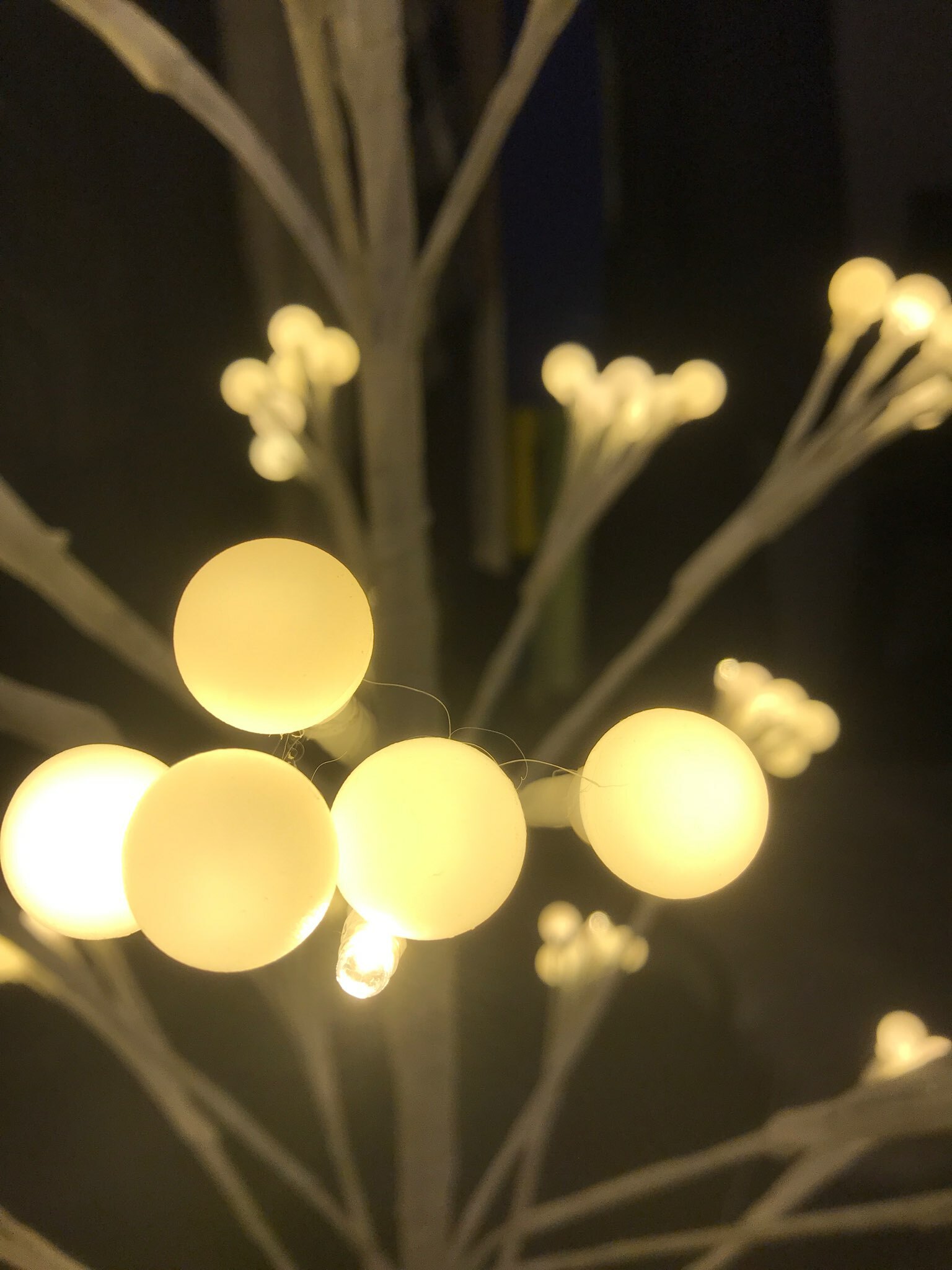 Фотография покупателя товара Светодиодное дерево «Шарики» 1.3 м, 180 LED, постоянное свечение, 220 В, свечение тёплое белое - Фото 9