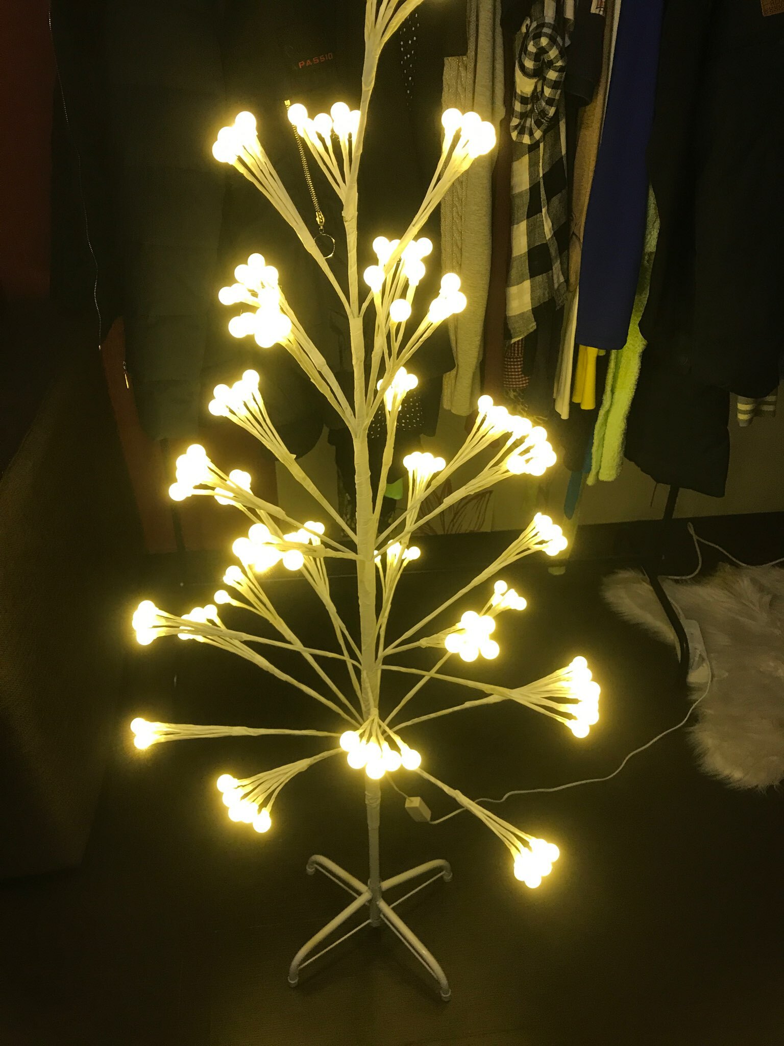 Фотография покупателя товара Светодиодное дерево «Шарики» 1.3 м, 180 LED, постоянное свечение, 220 В, свечение тёплое белое
