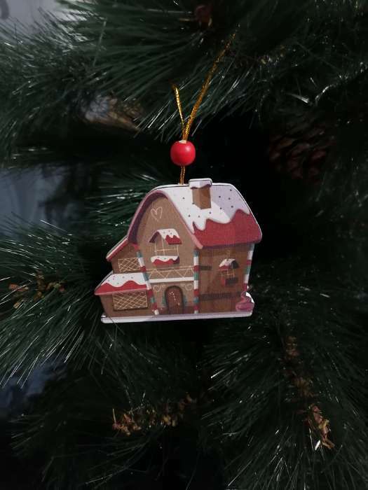Фотография покупателя товара Елочная игрушка деревянная «Дом пряник», 0.5×7×7 см - Фото 1