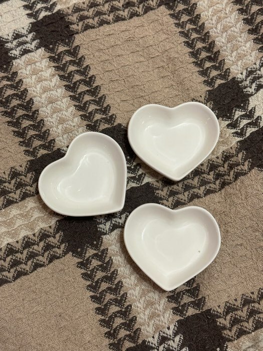 Фотография покупателя товара Соусник керамический Доляна «Сердце», 50 мл, 8×7,3 см, цвет белый - Фото 1