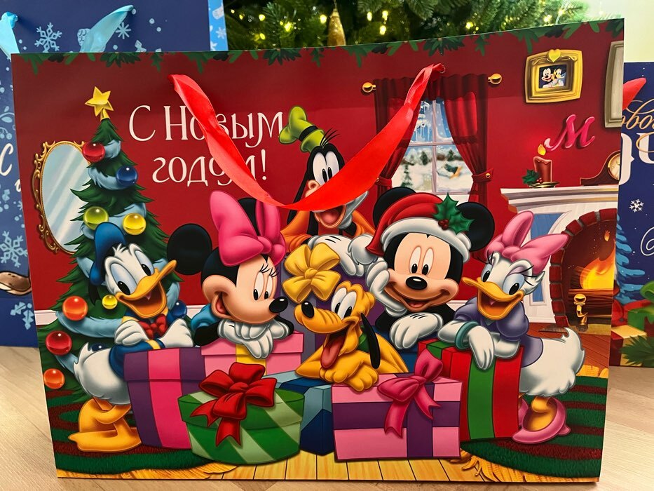 Фотография покупателя товара Новый год. Пакет подарочный, 31х40х11.5 см, упаковка, Микки Маус