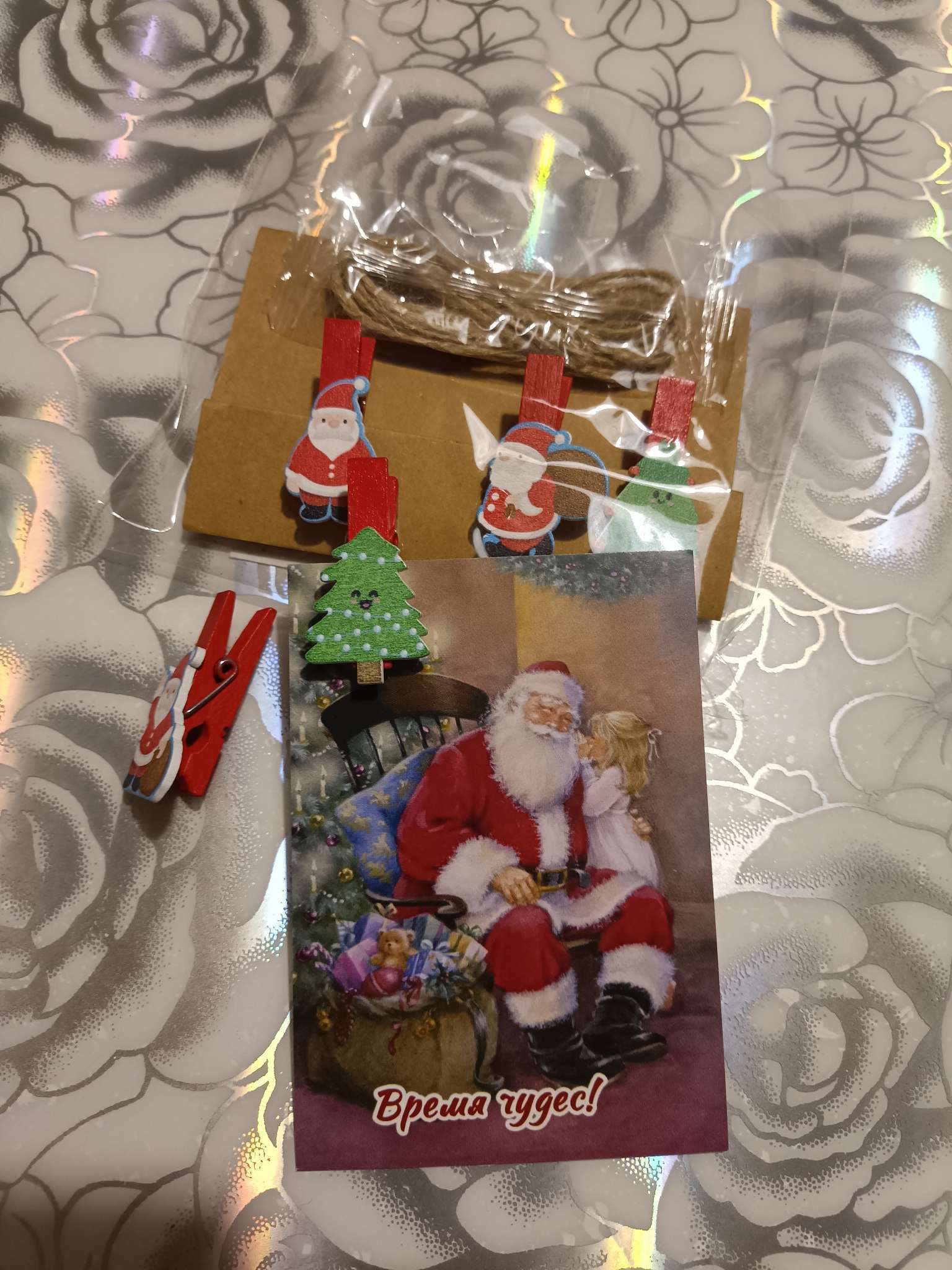 Фотография покупателя товара Набор декоративных прищепок "Дед Мороз и ёлки" набор 10 шт.