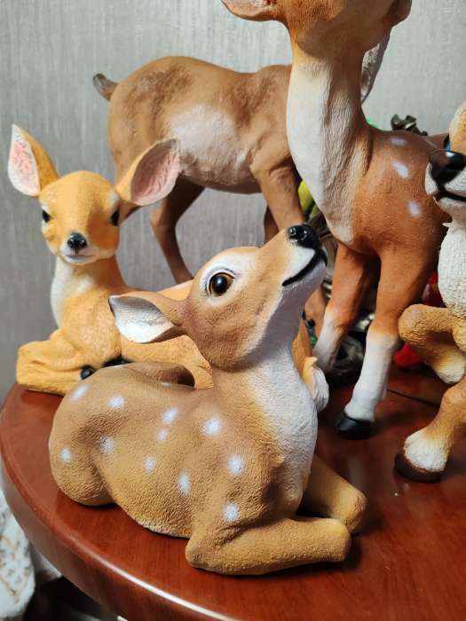 Фотография покупателя товара Садовая фигура "Лежащий оленёнок" из полистоуна Хорошие сувениры, 24 см, средняя, коричневая