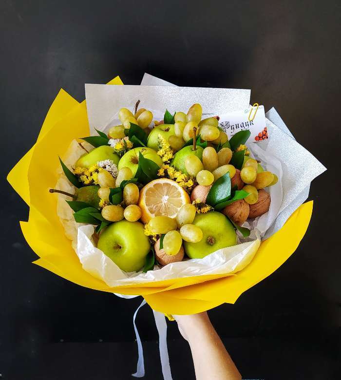 Фотография покупателя товара Бумага для декора и флористики, крафт, двусторонняя, желтая, однотонная, рулон 1шт., 0,5 х 10 м
