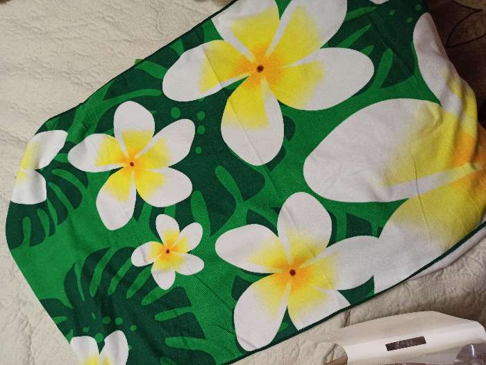 Фотография покупателя товара Полотенце пляжное Этель 70*140 см, Цветы на зеленом, микрофибра 250гр/м2
