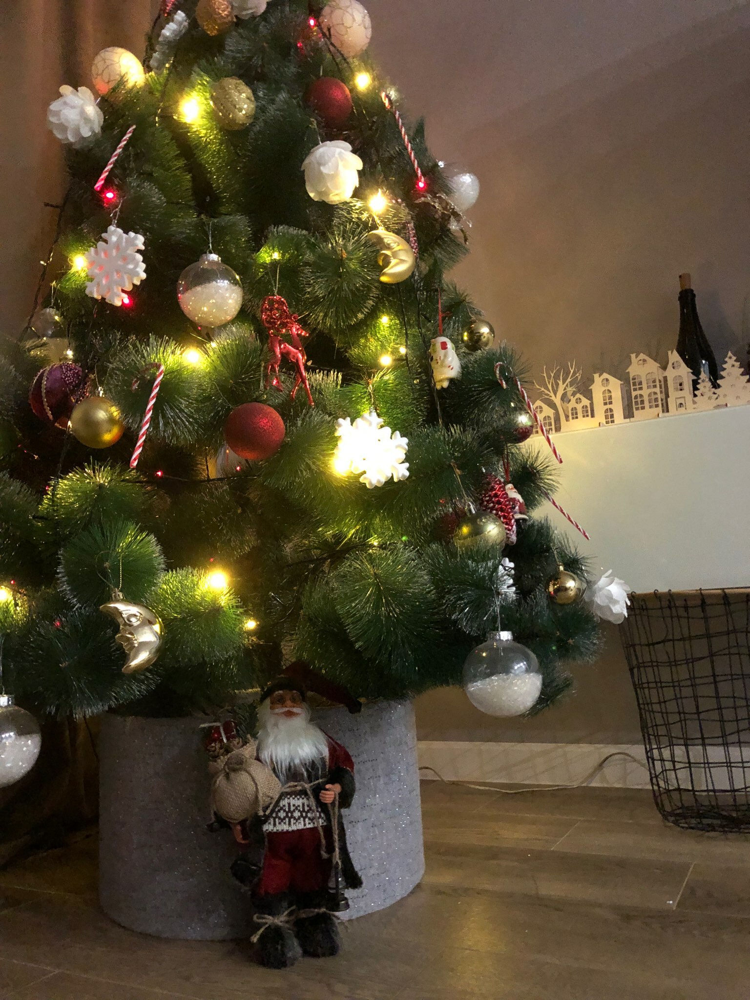 Фотография покупателя товара Дед Мороз "В красном тулупе с фонарём" 30 см - Фото 1