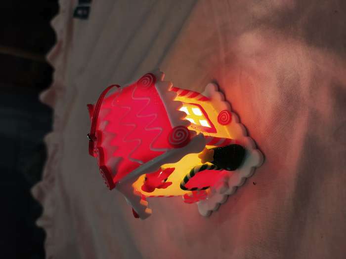Фотография покупателя товара Ёлочная игрушка «Имбирный домик» 6 × 6.8 × 6 см, от батареек, свечение тёплое белое - Фото 1