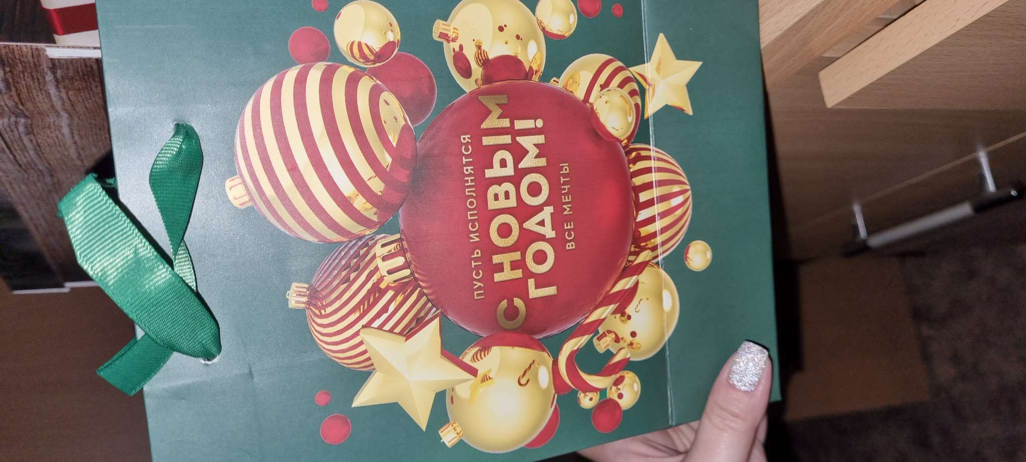 Фотография покупателя товара Пакет новогодний ламинированный подарочный «Новый год 2026: Лошадка», MS 23×18×10 см - Фото 2