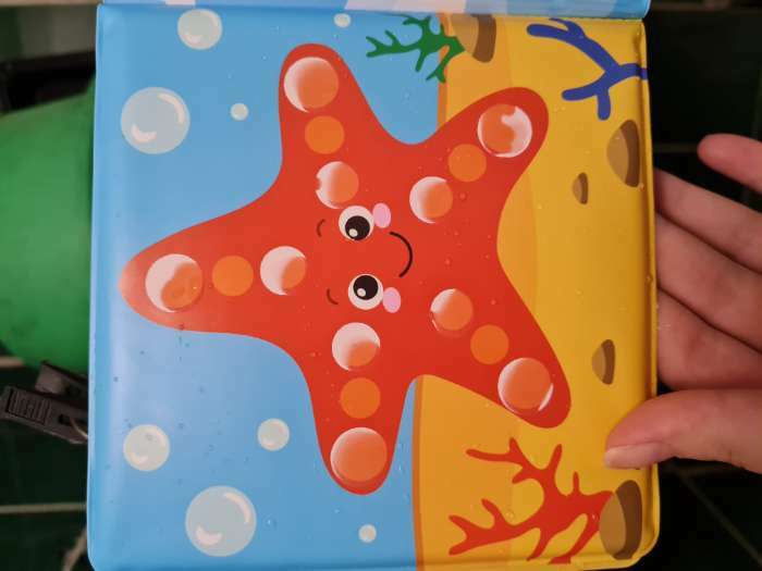 Фотография покупателя товара Книжка - игрушка для ванны «Рисуем пальчиками: морские животные», водная раскраска, Крошка Я - Фото 3