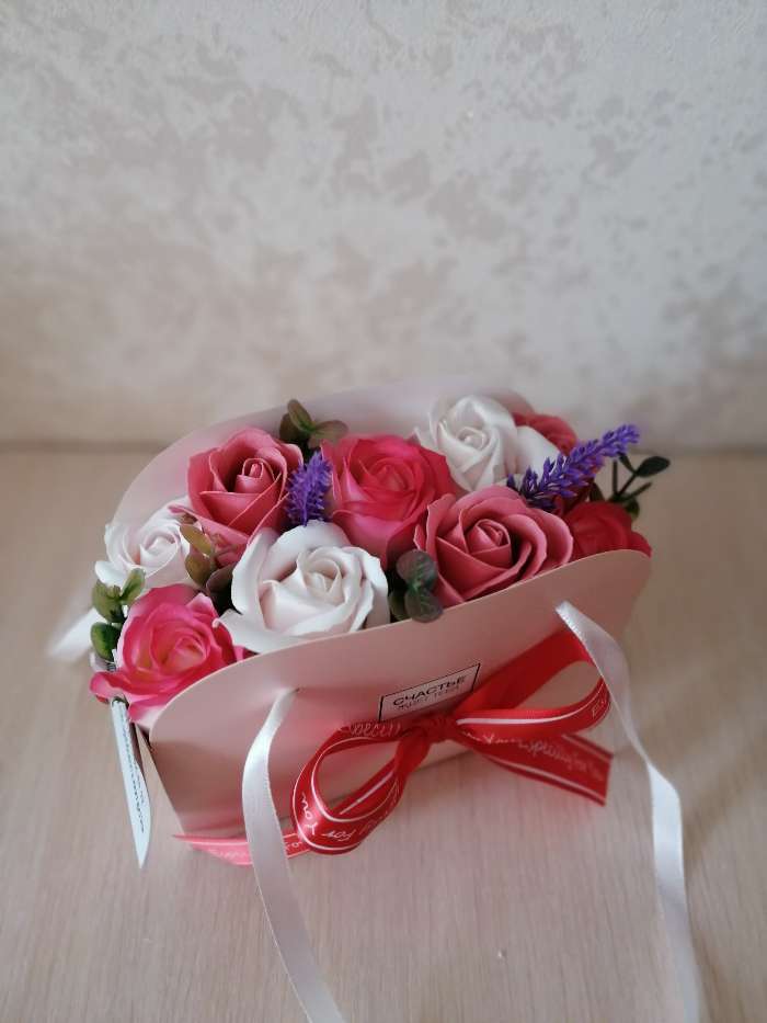 Фотография покупателя товара Коробка для цветов складная, розовая «Счастье ждет тебя», 17 × 13 × 7 см - Фото 3