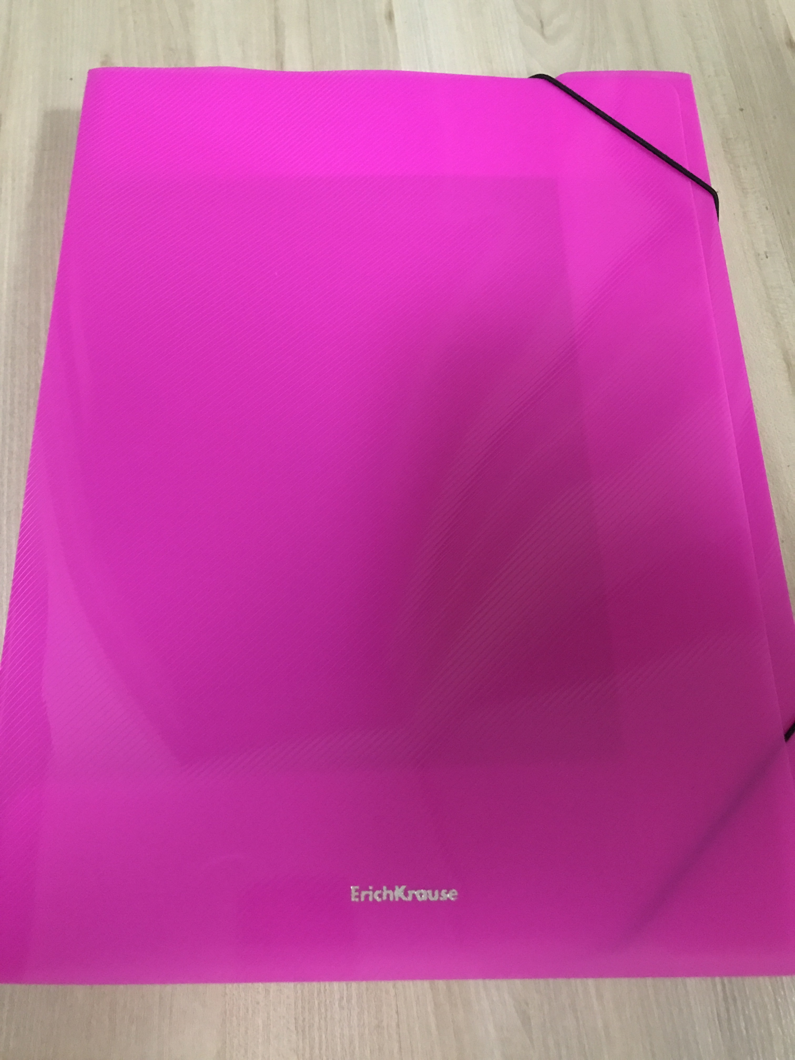 Фотография покупателя товара Папка на резинке А4 Erich Krause "Glance Neon", корешок 5 мм, толщина 600 мкм, тиснение "диагональ", микс - Фото 1