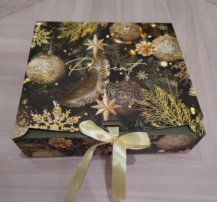 Фотография покупателя товара Коробка подарочная новогодняя складная «С Новым годом», 20×18×5 см, БЕЗ ЛЕНТЫ - Фото 6