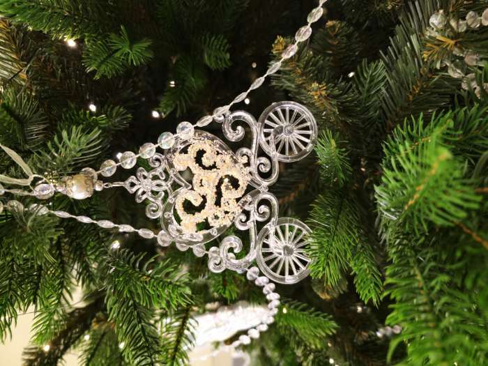 Фотография покупателя товара Ёлочная игрушка «Зимнее волшебство. Карета», блеск 11×12 см, прозрачный - Фото 10