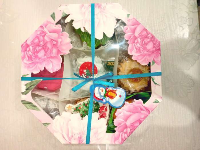 Фотография покупателя товара Коробка кондитерская, упаковка, For you, 27 х 27 х 5 см - Фото 10