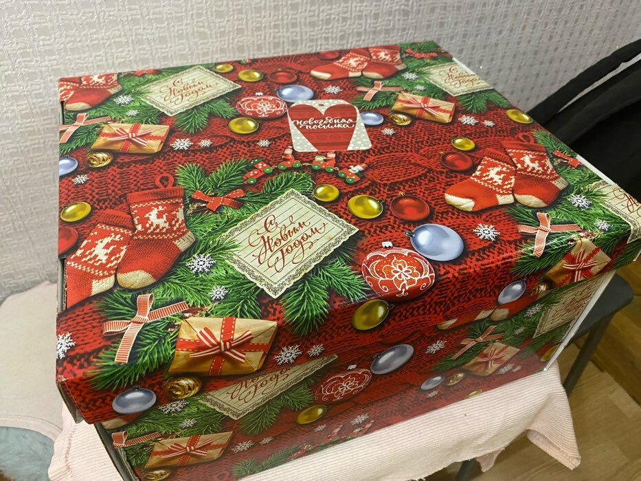 Фотография покупателя товара Складная коробка "Новогодняя афиша", 31,2 х 25,6 х 16,1 см - Фото 4