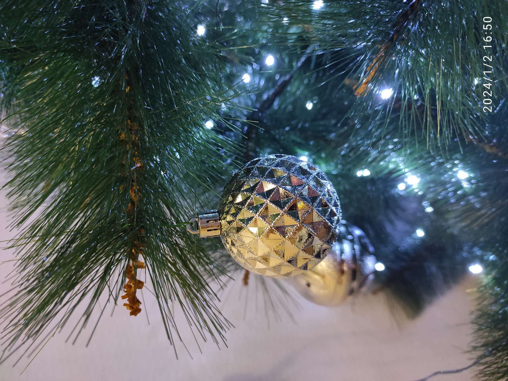 Фотография покупателя товара Ёлочные игрушки «Объёмная сеточка», шары новогодние, d=6 см, набор 6 шт., серебро - Фото 5