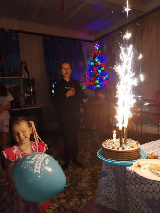 Фотография покупателя товара Свечи фонтаны в торт «Золотые искры», 4 шт., 10 см, горение 30 сек. - Фото 11