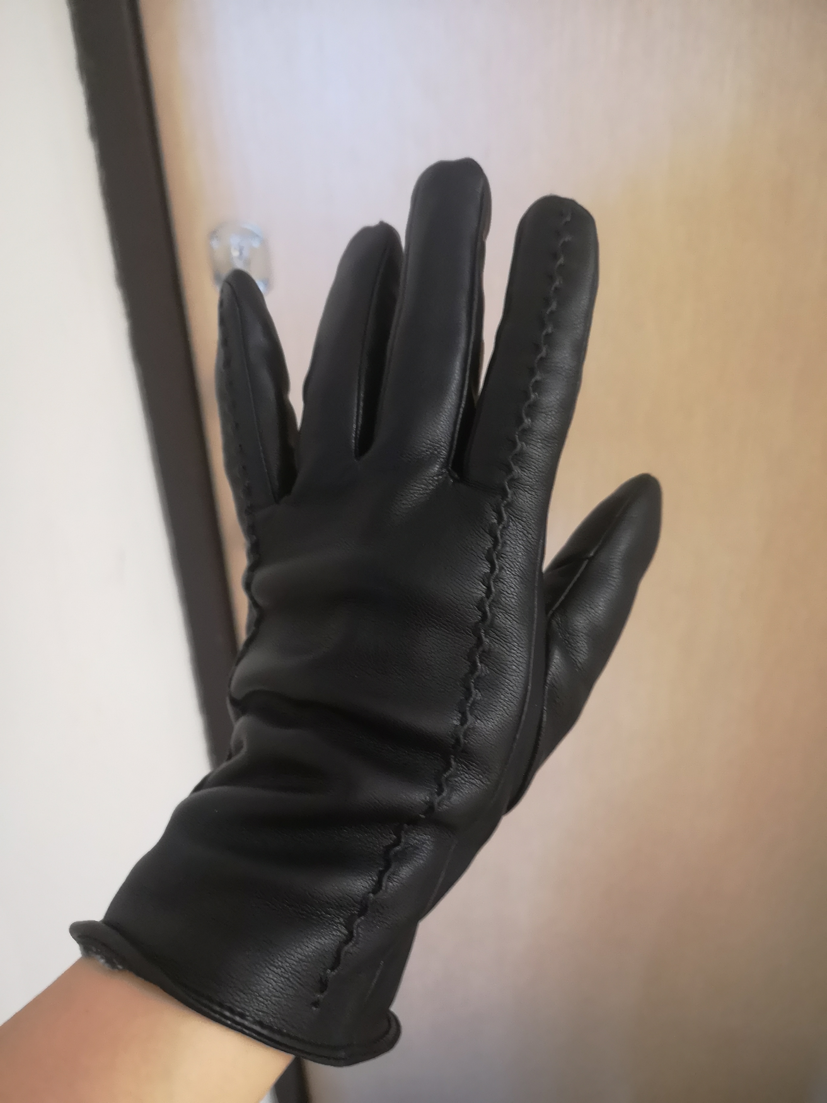 Фотография покупателя товара Перчатки женские, размер 7.5, с утеплителем, цвет чёрный - Фото 2