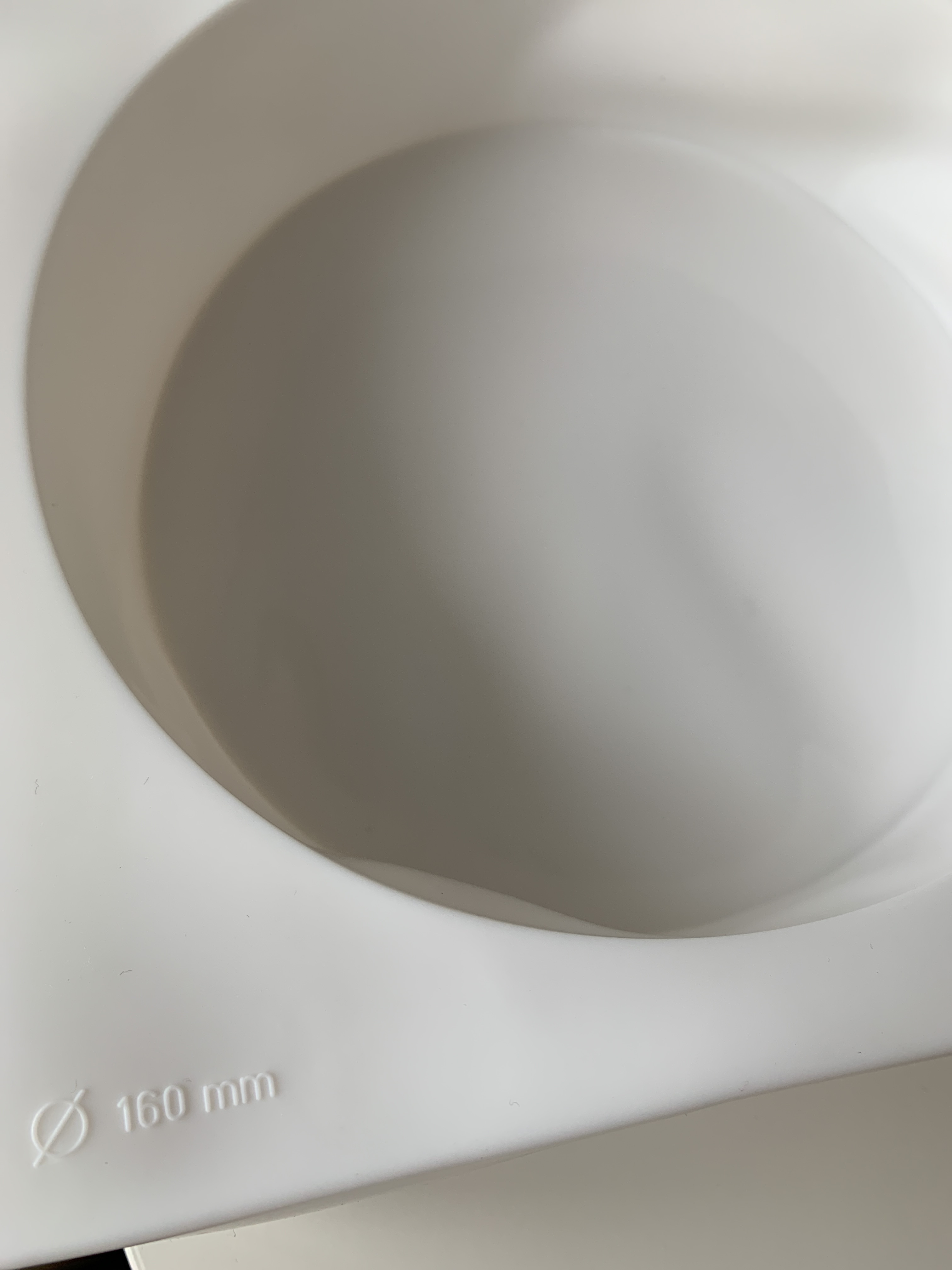 Фотография покупателя товара Форма для муссовых десертов и выпечки Доляна «Круг», силикон, 18×5 см, цвет белый - Фото 2