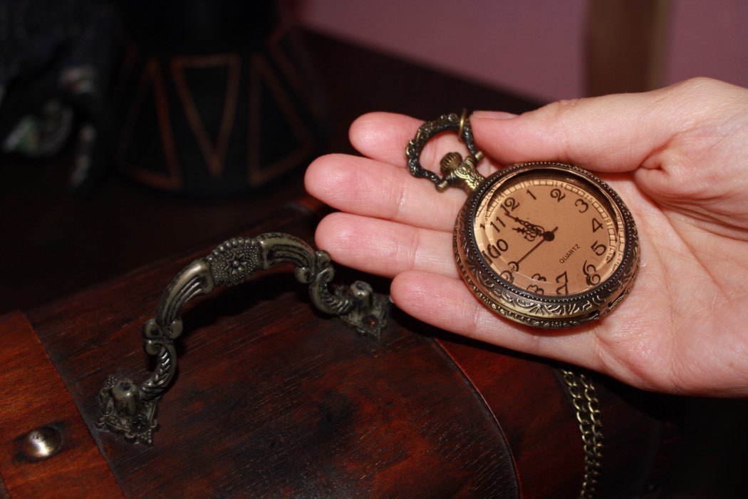 Фотография покупателя товара Часы карманные "Бронзовый каркас", кварцевые, на цепочке 80 см, d-4.5 см - Фото 5