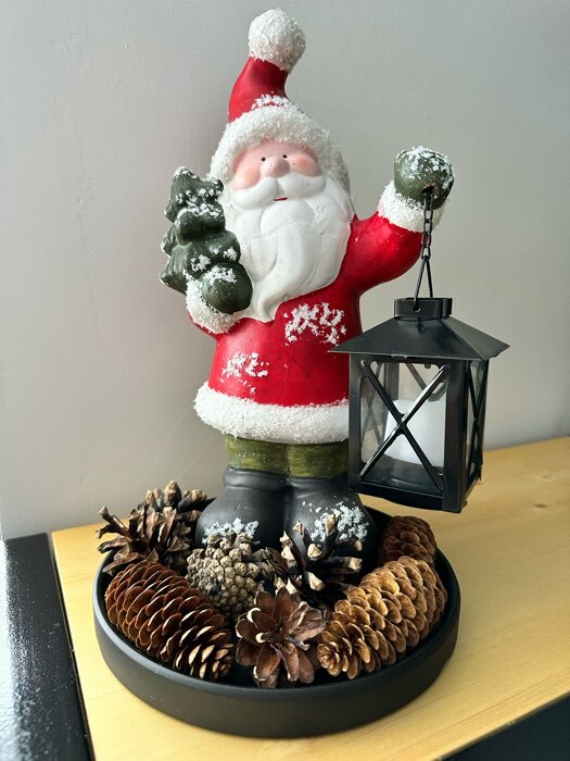 Фотография покупателя товара Подсвечник керамика "Дед Мороз в красной шубке, с фонарём и ёлочкой" 15,5х9х30 см - Фото 1